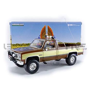 Imagem de 1982 GMC K-2500 Sierra Grande Pickup Truck Brown with Gold Sides Fall Guy Stuntman Association The Fall Guy" (1981-1986) TV Series 1/18 Diecast Model Car by Greenlight"""""""