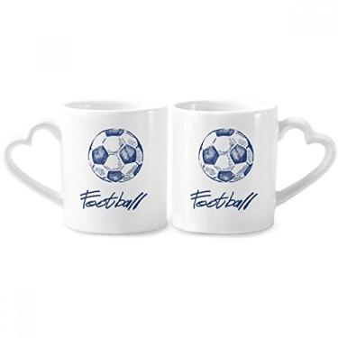 Imagem de Conjunto de canecas de porcelana para casal, padrão azul de futebol de desenho animado simples com alça de coração