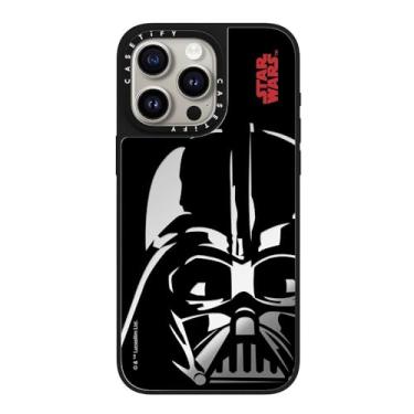 Imagem de CASETiFY Capa espelhada para iPhone 15 Pro Max [Star Wars Co-Lab / Proteção contra quedas de 1,5 m/Magsafe] - Capacete Darth Vader - Prata em Preto