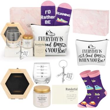 Imagem de Weysat Conjunto de 8 peças engraçadas de presente de corrida para mulheres vitrine de medalha hexagonal de madeira novidade meias vela perfumada bolsa cosmética vidro sem haste chaveiro cartão