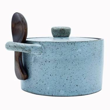 Imagem de YILUSHENGHUA Saleiro de cerâmica de 340 g com tampa e colher de madeira, recipiente de sal de bancada, açucareiro, pote de especiarias | Decoração de cozinha artesanal (cinza)