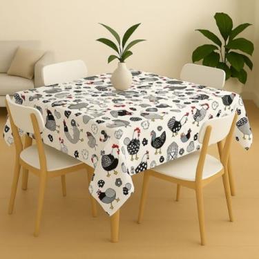 Imagem de Toalha de Mesa Quadrada Oxford para 4 Cadeiras – Elegante Durável e Ideal para Decoração de Cozinha (GALINHA)