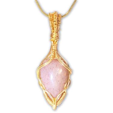 Imagem de Colar com pingente de gota d'água de pedra da lua laranja vintage "Sunset Bloom" com corrente de bronze antigo, para cura emocional e empoderamento feminino, perfeito para criatividade e força