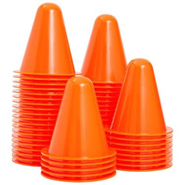 Imagem de Pacote com 50 mini cones laranja para sala de aula, cones de trânsito, cones esportivos para futebol, basquete, agilidade e treinamento com os pés, interno e externo (7,6 cm)