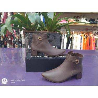 Imagem de bota lança perfume cano curto salto baixo bico fino (T-35)