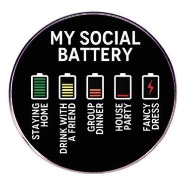 Imagem de Broche Pin Funny Round My Social Battery Alloy 3x3cm - Yiweisai