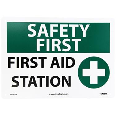 Imagem de National Marker SF161RB Placa "Safety First, First Aid Station" com gráfico, plástico rígido, 25,4 cm x 35,5 cm