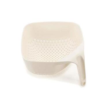 Imagem de Joseph Joseph Escorredor quadrado empilhável com cantos fáceis de despejar e alça vertical, médio, branco