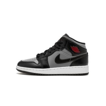 Imagem de Nike Tênis infantil grande Air Jordan 1 Mid 554725 057, Preto/cinza com partícula vermelha, 4.5 Big Kid