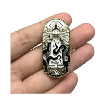 Imagem de Farol e kraken crachá broche polvo tentáculos enrolados em torno do fa