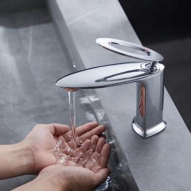 Imagem de Torneira de latão de alça única Furo único Torneiras de pia para banho Torneira de banheiro quente e fria Torneiras montadas no convés, cromadas, tamanho único