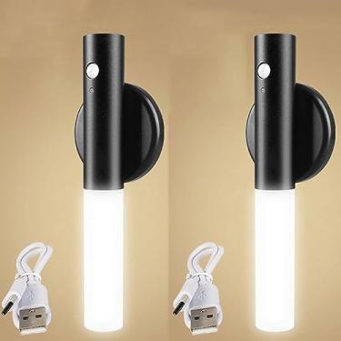 Imagem de TZSMUM Lâmpada de parede LED alimentada por bateria para ambientes internos com interruptor, sensor de movimento recarregável por USB, indução magnética regulável sob a luz do armário, espelho do quarto, arandelas de cozinha (2 pacotes)