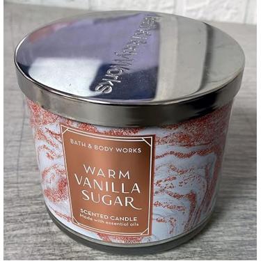 Imagem de White Barn Candle Company Bath and Body Works Vela perfumada com 3 pavios com óleos essenciais – 411 g – Açúcar de baunilha quente (baunilha, orquídea branca, açúcar espumante, jasmim fresco, sândalo cremoso)