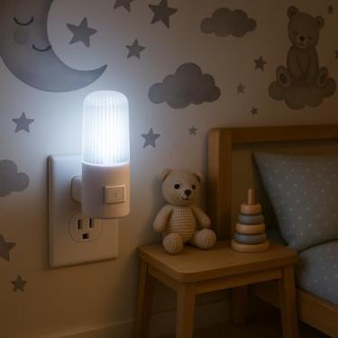Imagem de Abajur LED Mini Noturno Bivolt para Quarto Infantil: Luminária de Tomada em Acrílico - Luz Suave e Confortável para Bebês e Crianças BSAN SHOP