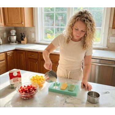 Imagem de Moldes de picolé de desenho animado infantil, moldes de sorvete de silicone de grau alimentício de cavidade, com palitos reutilizáveis, design plano antiaderente