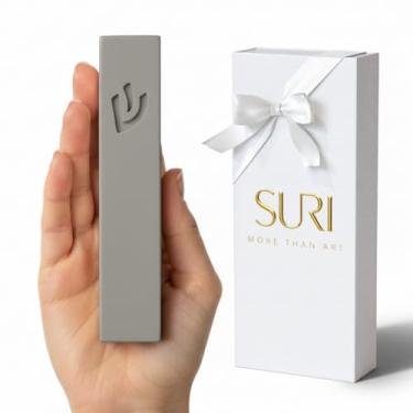Imagem de SURI Capa de Mezuzá Contemporânea Cinza Claro Concreto com Rolo para Porta, Capa de Proteção Mezuza de 12,7 cm para Interior e Exterior, Presente de Casa e Bênção Doméstica Presente Judaico