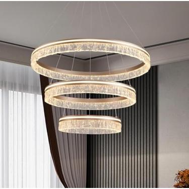 Imagem de Lustre moderno de LED dourado, dimerizável, 3000K-6500K, com anéis, suporte de teto e altura ajustável. Luminária pendente elegante em acrílico para sala de jantar, sala de estar e cozinha (