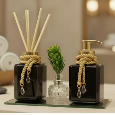 Imagem de Kit Lavabo Banheiro com Frascos Cubo 300ml Aromatizador Saboneteira Bandeja e Vaso Decorativo(Preto com Dourado)