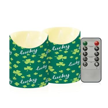 Imagem de Wassud Pacote com 2 velas sem chama do dia de São Patrício trevo da sorte com controle remoto, velas realistas cintilantes com temporizador, velas decorativas para Natal, casamento, festa, decoração