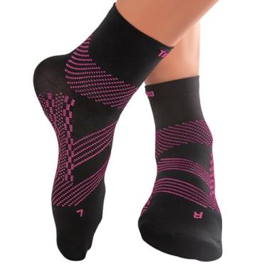 Imagem de Meias de compressão no tornozelo TechWare Pro – Meias de fascite plantar e suporte para os pés, Esportivo, Black / Pink, M (Women 8.0 - 10.5 / Men 7.0 - 9.5)