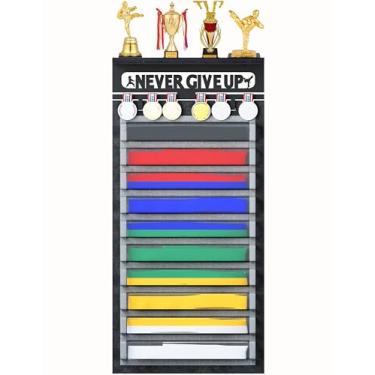 Imagem de Rack de exibição 3 em 1 de karatê e 10 cintos de taekwondo com gancho para medalhas, porta-fotos e design à prova de poeira de feltro (nunca desista, 10 cintos)
