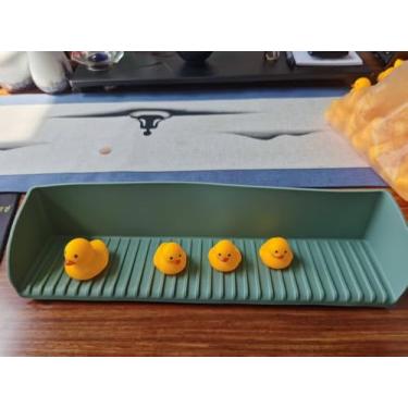 Imagem de Zaceaur Pacote com 2 protetores de respingos de silicone para banheira com 4 ventosas | Organizador de brinquedos de banho antirespingos e prateleira de brincar para crianças | Protetor de borda de