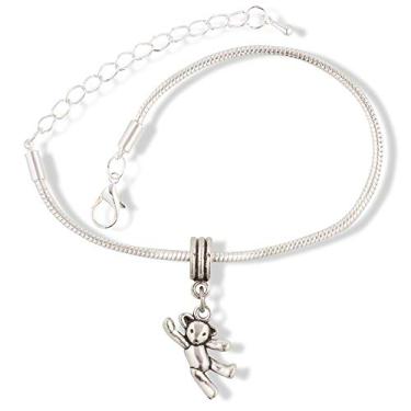 Imagem de Urso de pelúcia com pulseira de um braço no ar