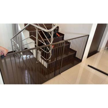 Imagem de Portão de segurança Crianças e PET Altura 85cm x Largura 70 a 125cm Alumínio Marrom