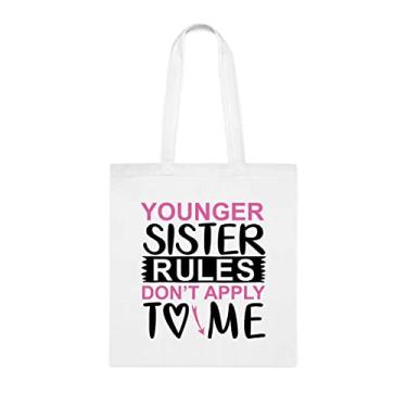 Imagem de Bolsa tiracolo engraçada Younger Sister Rules Don't Apply To Me, presente para irmã mais nova, bolsa de ombro para irmã mais nova, bolsas reutilizáveis, presente para irmã mais nova do irmão e irmã preferidos, Branco