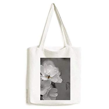 Imagem de Bolsa de lona preta e branca com lindas flores sacola de compras bolsa casual