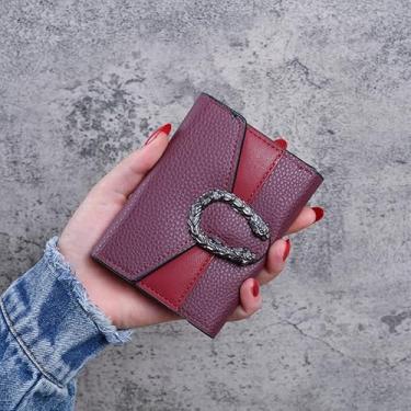 Imagem de Carteira feminina de couro genuíno com dobra dupla/tripla - Suporte minimalista para cartão de crédito com bloqueio de RFID e bolso para moedas, Roxa, Casual