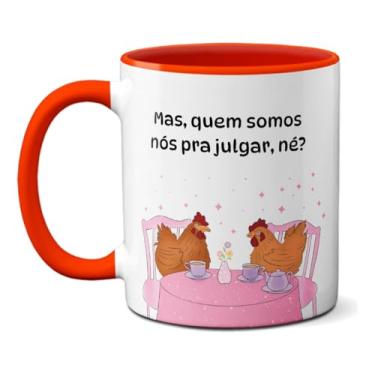 Imagem de Caneca Galinhas Fofocando Quem Somos Nós Pra Julgar? (Vermelha)