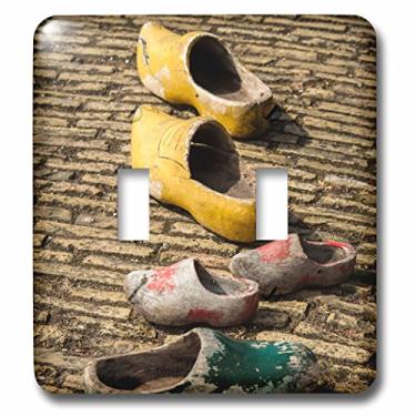 Imagem de 3dRose (lsp_227752_2) Sapatos de madeira holandeses com interruptor duplo alinhados em um caminho de pedra