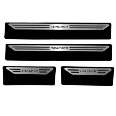 Imagem de Kit Soleira Em Aço Inox Baixo Relevo Chevrolet Tracker 2020/... - GPI 