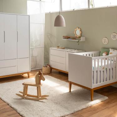 Imagem de Kit Quarto Infantil Theo com Pés Square Mel - Berço + Cômoda 3 Gavetas e 1 Porta + Guarda-Roupa 3 Portas - Branco Fosco