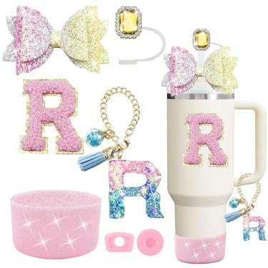 Imagem de Conjunto de acessórios de copo Stanley rosa 7 peças, decorações de iniciais para Stanley Cup 850.5 g 1,134 g, inclui cobertura de canudo de joia, tampa à prova de derramamento, pingente de alça, bota