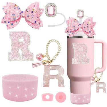 Imagem de Conjunto de acessórios de copo Stanley rosa de 7 peças, decorações de iniciais para Stanley Cup 850.5 g 1,134 g, inclui cobertura de canudo de joia, tampa à prova de derramamento, pingente de alça