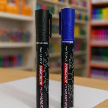 Imagem de Kit 2 Marcadores Permanentes Famix  Escolha a Cor, 1 AZUL E 1 PRETO