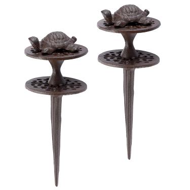 Imagem de OwnMy Conjunto de 2 estacas de guia de mangueira de jardim de ferro fundido resistentes, pontas decorativas de guia de mangueira de jardim para proteção externa de plantas de gramado - mantendo