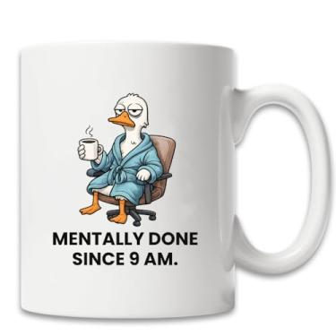 Imagem de MissDaisy - Caneca de pato sarcástico 325 ml – "Mentally Done Since 9 AM" Caneca de café divertida de trabalho para funcionários, colegas de trabalho, presente de humor de escritório, caneca de manhã