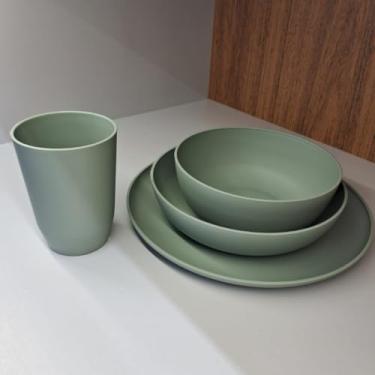 Imagem de Kit Peças para Refeições - Prato Raso, Fundo, Bowl e Copo | Conjunto em Plástico para Dia a Dia(VERDE)