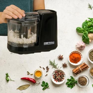 Imagem de Mini Processador Elétrico Triturador, 200W, 220V, 350ml, Preto, 2 Lâminas, Copo Transparente, para Carnes, Frutas e Legumes Preparo de temperos