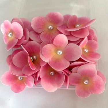 Imagem de 30 peças de pinos magnéticos fortes de flores simuladas, quadro de avisos de parede, decoração forte para kit de pendurar fotos de mapas, suporte de pôster, ímã de geladeira, grampo de cabelo de