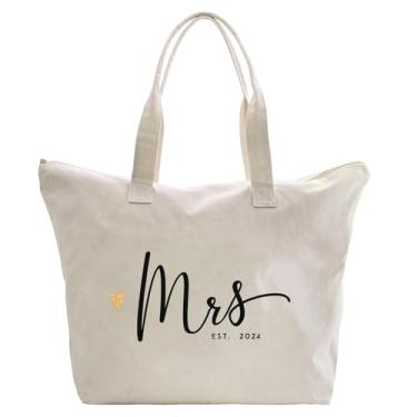Imagem de CARAKNOTS Mrs. Bag 2024 Future Mrs Bride Gifts for Wedding Engagement Bachelorette Party Honeymoon Bridal Shower Gifts for Bride to Be Tote Canvas Cotton Beach Shoulder Bag com zíper e bolso