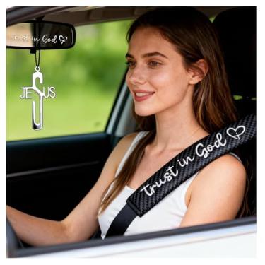Imagem de Qunrwe Acessórios de carro cristãos, 2 peças de almofadas de capa de cinto de segurança Trust in God + 4 peças de adesivos de espelho retrovisor + pingente de Jesus, presentes de motorista para homens