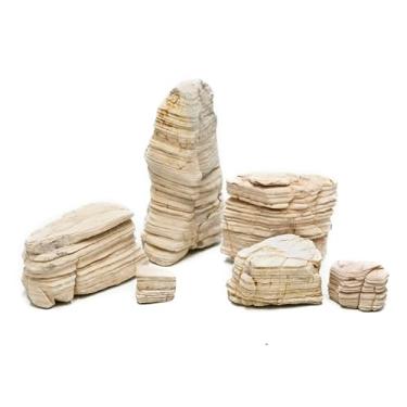 Imagem de KINGRUI Conjunto de pedras para aquários e terrários, cores mistas, design de rocha alpina prateada (2,3 kg (5-12,7 cm 4~5 peças))