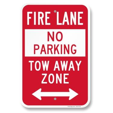 Imagem de SmartSign Placa de 45,7 x 30,5 cm Fire Lane sem estacionamento com seta bidirecional, composto de alumínio de 120 mm (ACM), material refletivo de grau de engenheiro, vermelho/branco, furos