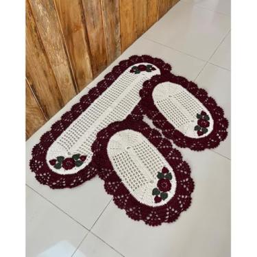 Imagem de Kit Tapete e Passadeira Cozinha Oval 3 Peças Bico Leque Flor Crochê Artesanal (Vinho)