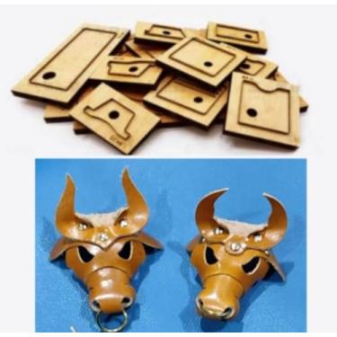 Imagem de YJIUYUANQ Ferramenta de perfuração manual de molde de couro com base de madeira para decoração de pingente de cabeça de boi de couro faça você mesmo