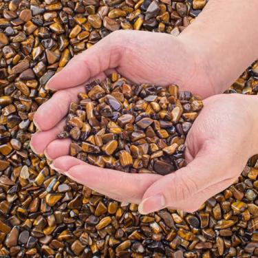 Imagem de EZEELAI Pedras de cascalho de aquário olho de tigre de 1,3 kg, pedras trituradas polidas, lascas de cristal de pedra triturada natural decorativas para aquário de peixes||enchimento de vaso|decoração